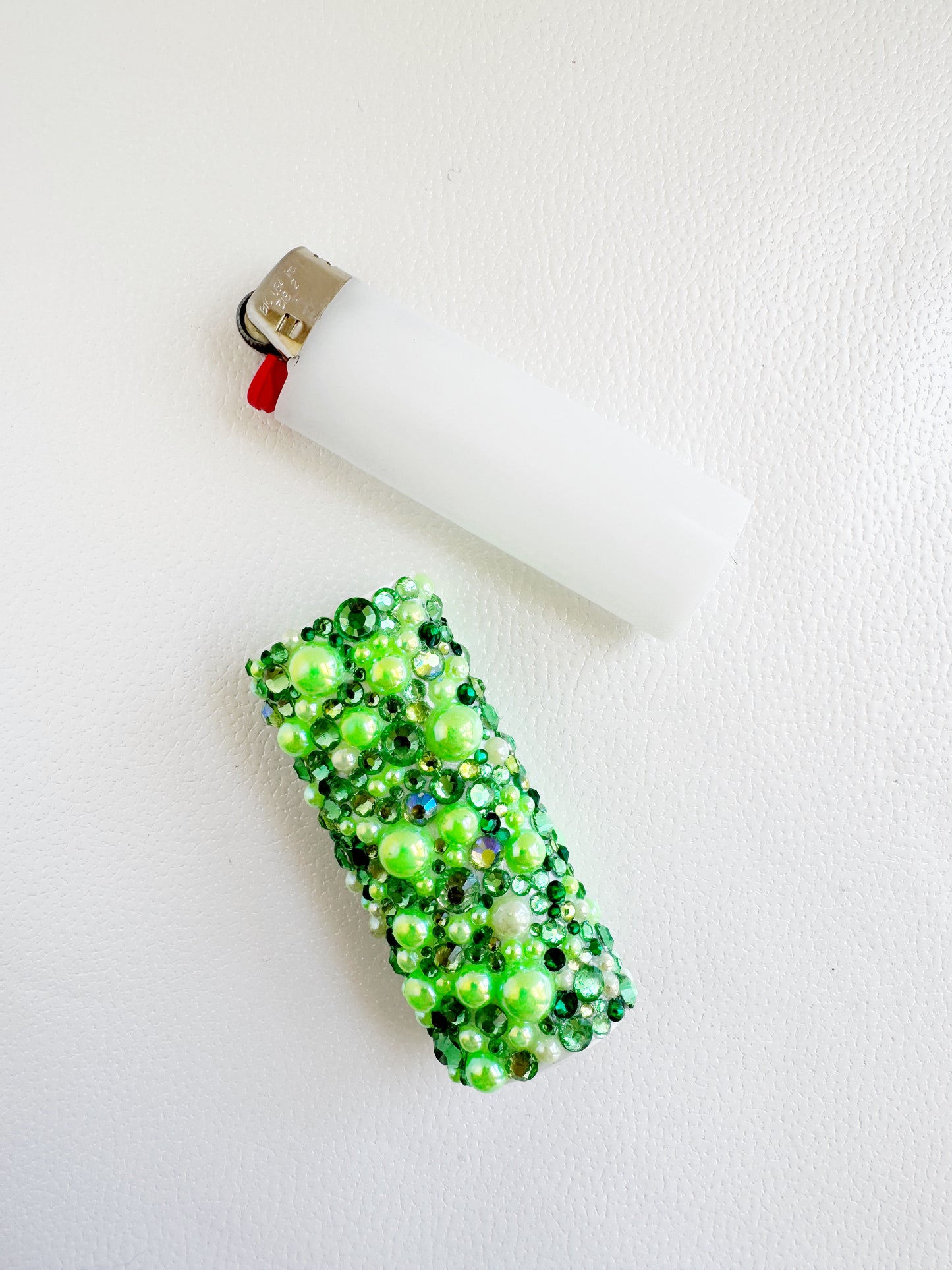 a green and white object sitting on top of a white surface